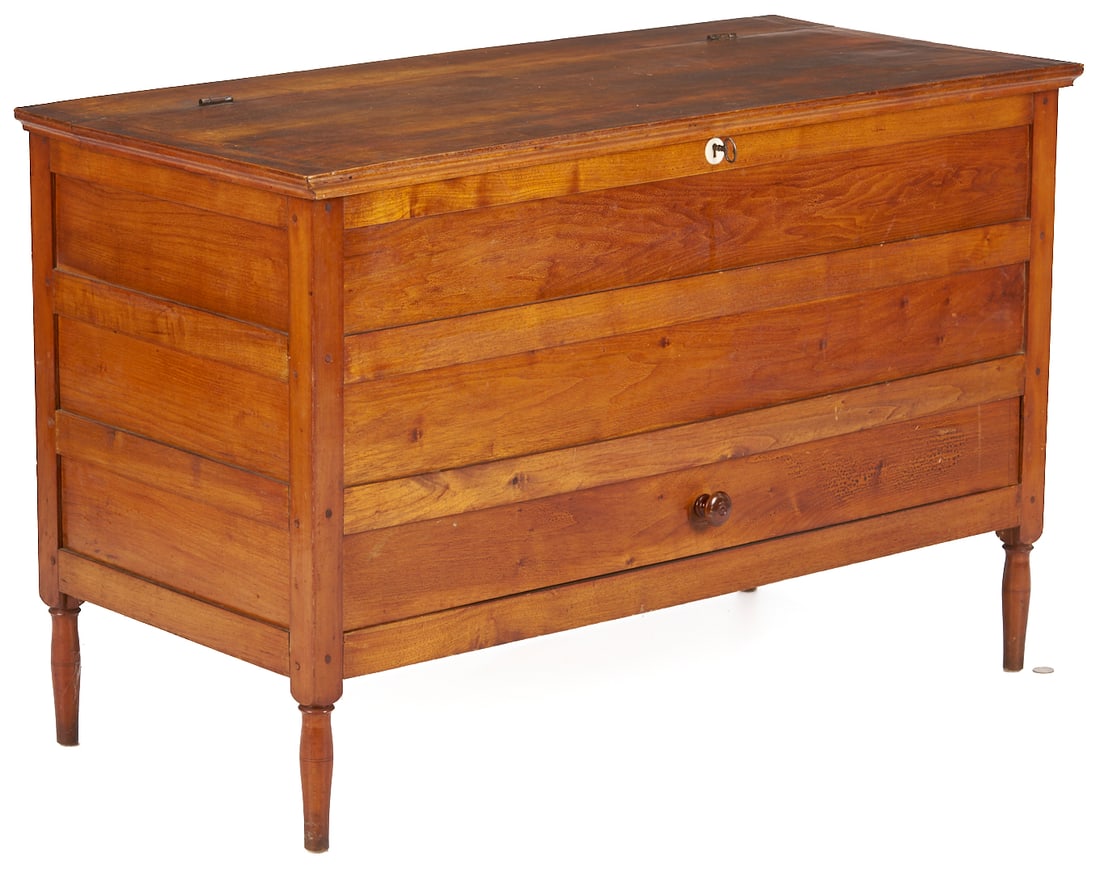 Rare Canterbury Shaker Post-and-Panel Blanket Chest (1 of 15)