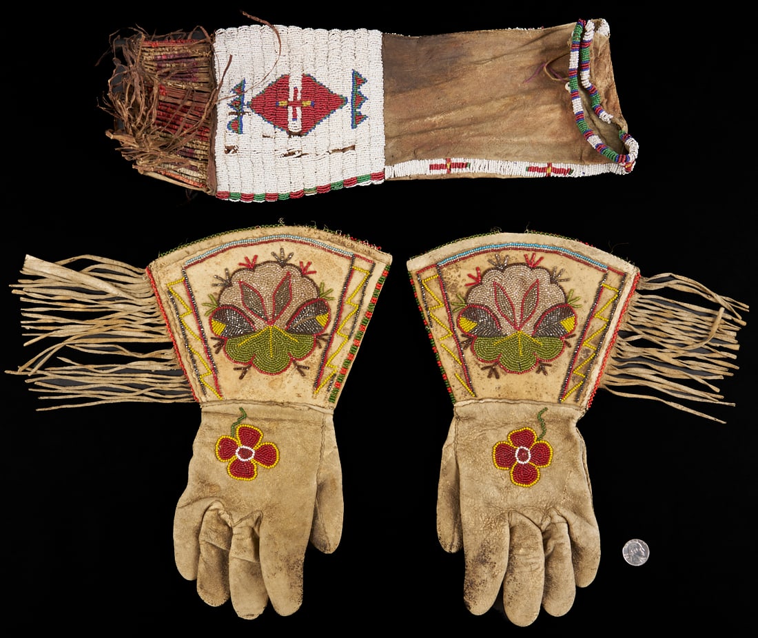 2 Native American Beaded Items, Tobacco Bag & Gauntlet Gloves (1 of 12)