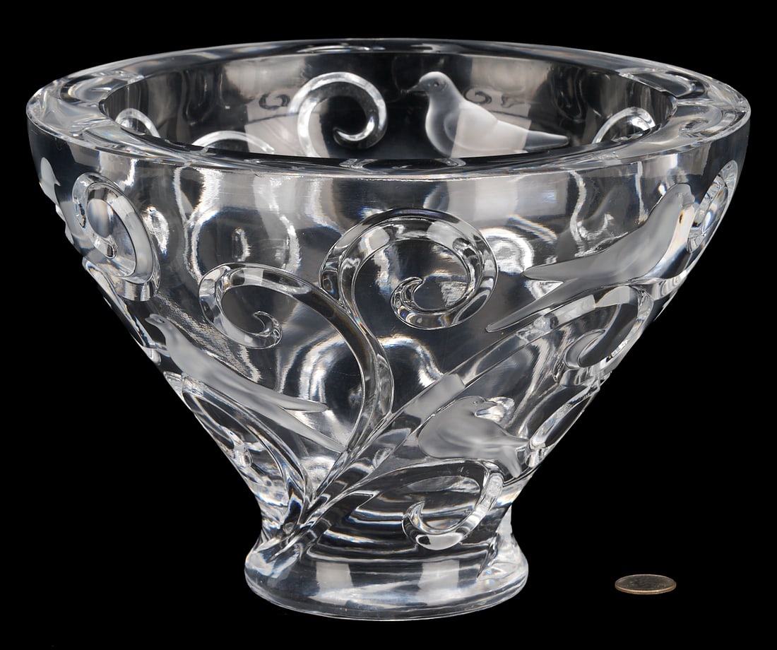 Lalique Crystal Verone Centerpiece Bowl (1 of 9)