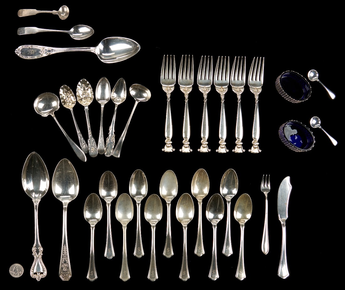 32 Assorted Sterling Silver Pieces, incl. Salt Cellars: Thirty-two (32) assorted sterling silver items including: 2 sterling silver salt cellars with cobalt inserts; 11 Robert Wallace & Son's Washington pattern teaspoons, and 1 master butter spread