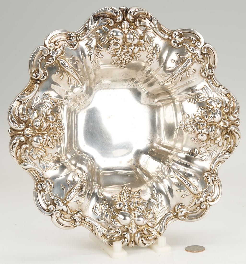 Francis I Sterling Silver Bowl: Reed and Barton Francis I pattern medium vegetable bowl. Maker's marks, Sterling, X569, and Francis I stamped on the underside of the base. 2 1/4 in. H x 11 1/2 in. dia. 19.27 total troy ounces.