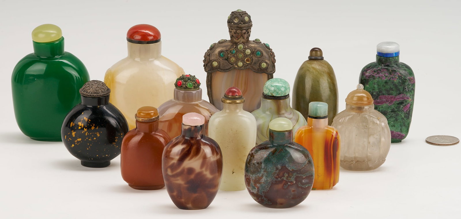 14 Chinese Snuff Bottles: Glass, Agate, Hardstone (1 of 15)