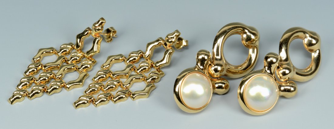 Two Pair 14k Dangle Earrings: Two pair 14k yellow gold dangle earrings. 1st pair: 14k mabe pearl earrings in doorknocker style with post and Omega backs, 1-7/8" L, 12.1 grams. 2nd pair: 14k earrings in panther link diamond shape w