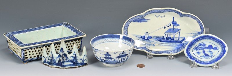 5 Chinese Blue and White Porcelain Items (1 of 7)