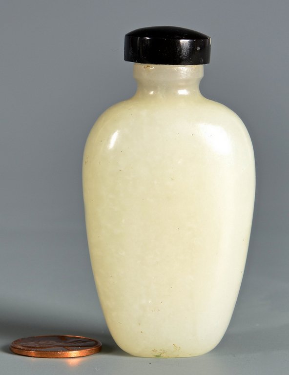 Qing White Jade Snuff Bottle (1 of 10)