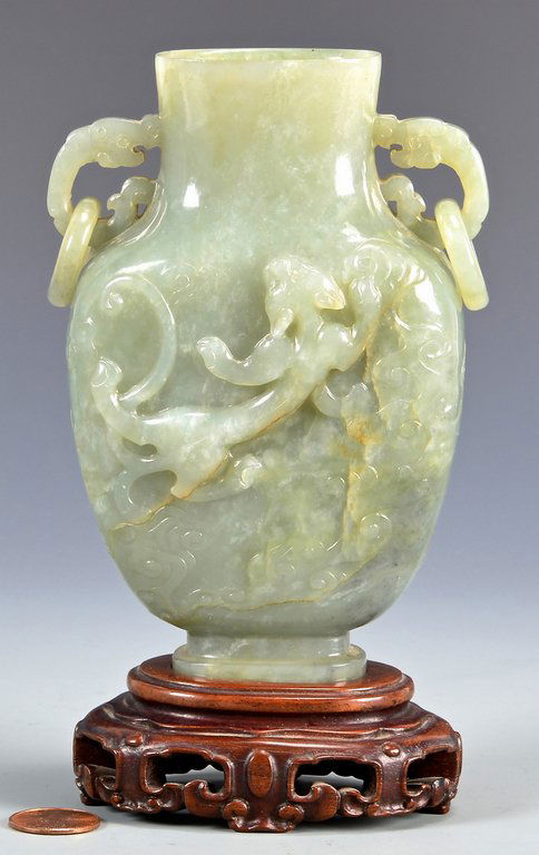 Jade Vase with Chih Lung Dragon and Bats (1 of 10)