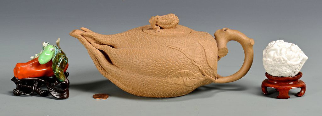 Three Chinese Ceramic Items, incl. miniatures (1 of 10)