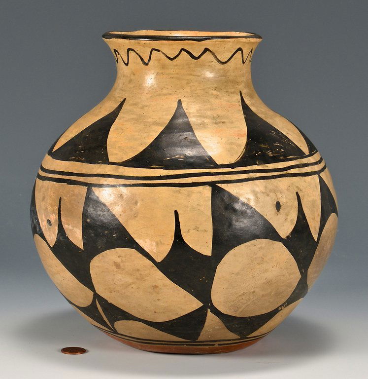 Southwest Native American Pottery Olla (1 of 8)