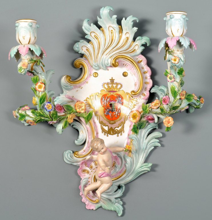 Meissen Armorial Sconce: Meissen Armorial-decorated Porcelain Sconce with painted red and gilt decoration depicting the coat of arms of the Polish Royal Family, rocaille shape with two candlestick arms having festooned floral