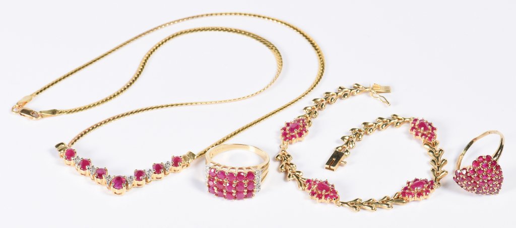 4 pcs Gold and Ruby Jewelry (1 of 10)