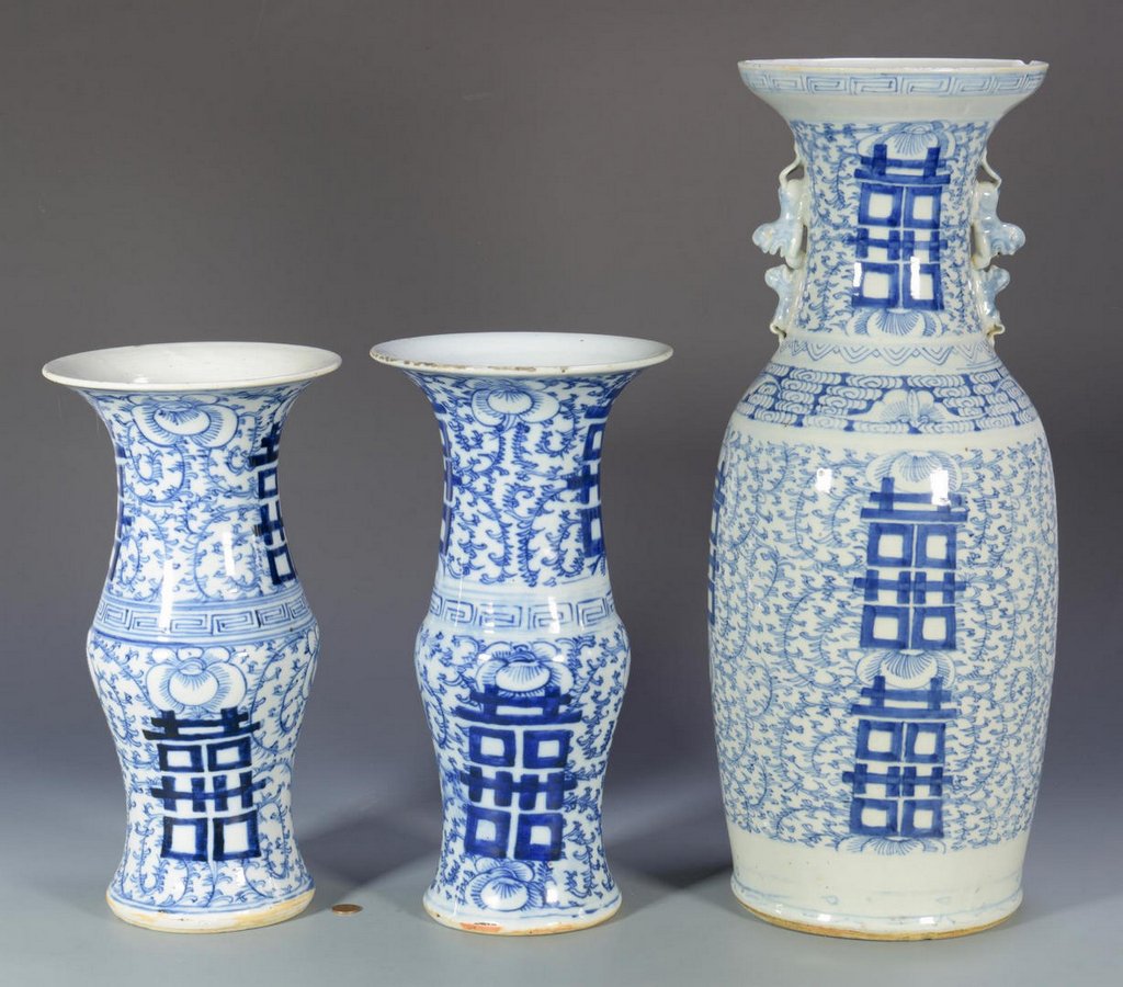 3 Asian Blue/White Vases (1 of 6)