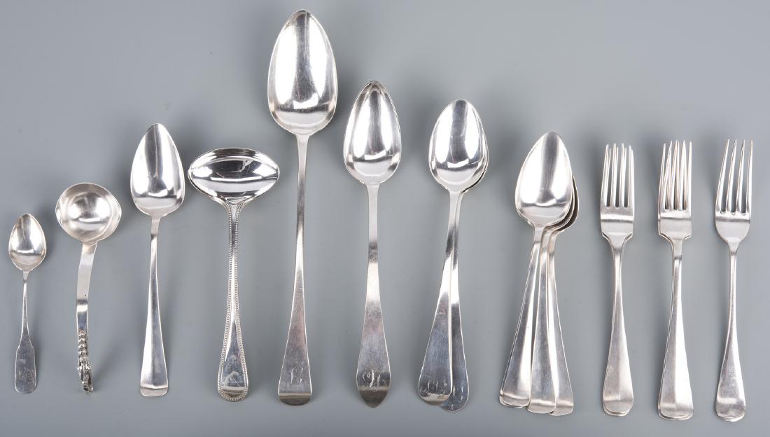 Assd. Silver inc. Federal Serving Spoons, 19 pcs: 19 pcs assorted silver. 1st-3rd item: 3 American Federal coin silver long-handled serving spoons, 1 with pointed handle marked ID in rectangle (double struck; attr. John David, working Philadelphia 17