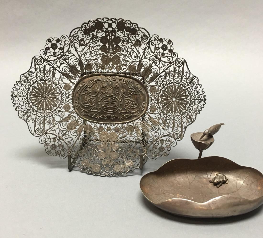 2 Chinese silver trays, Qing dynasty (1 of 5)