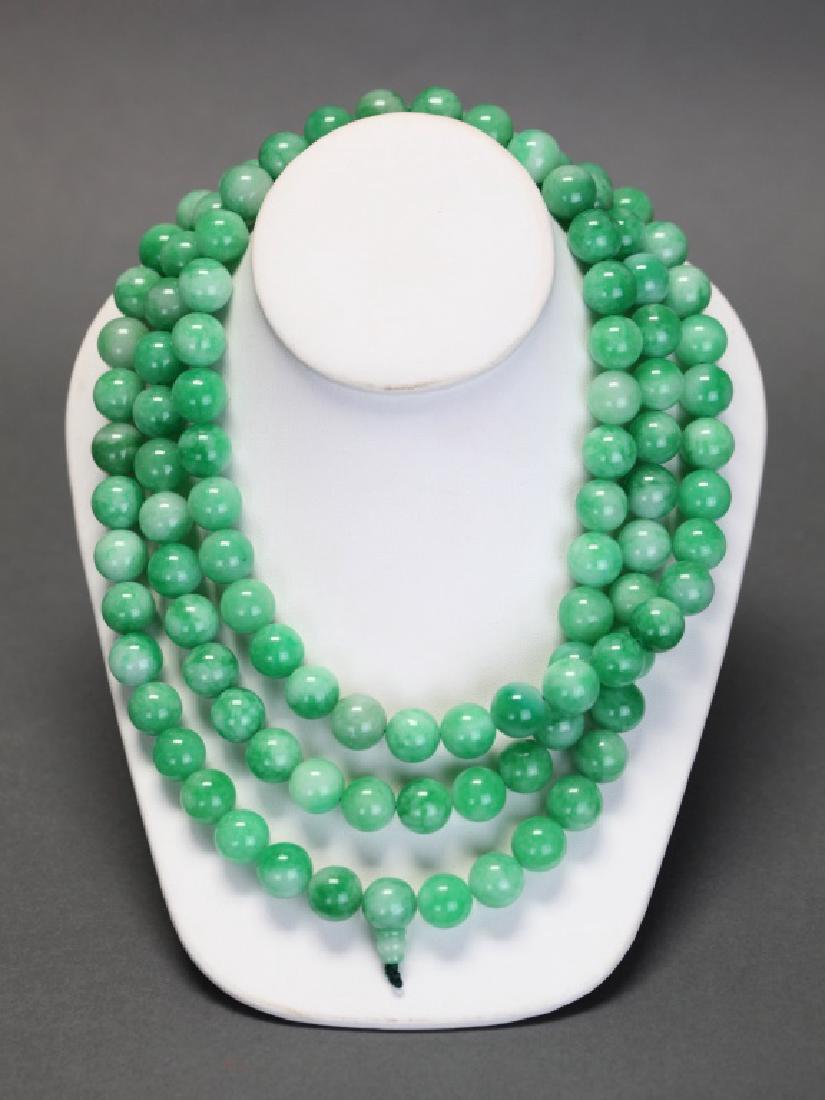 Chinese necklace of jadeite beads (1 of 5)