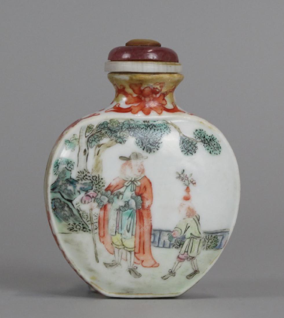 Chinese porcelain snuff bottle, 18th/19th c. (1 of 4)