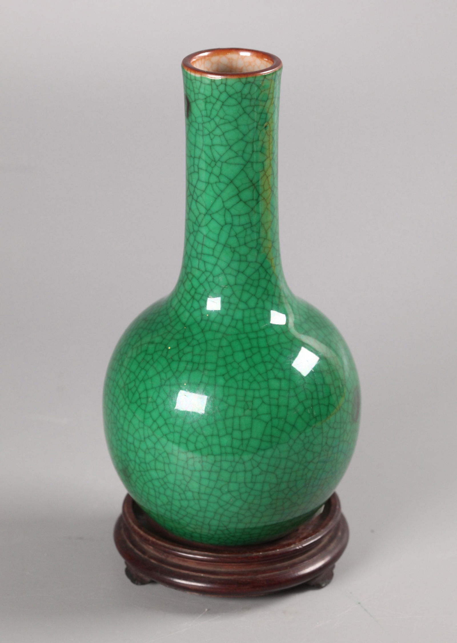 Chinese green glazed vase, possibly 19th c. (1 of 2)