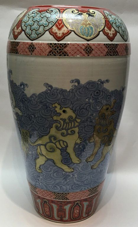 large Japanese imari porcelain jar (19th/20thc.) (1 of 8)