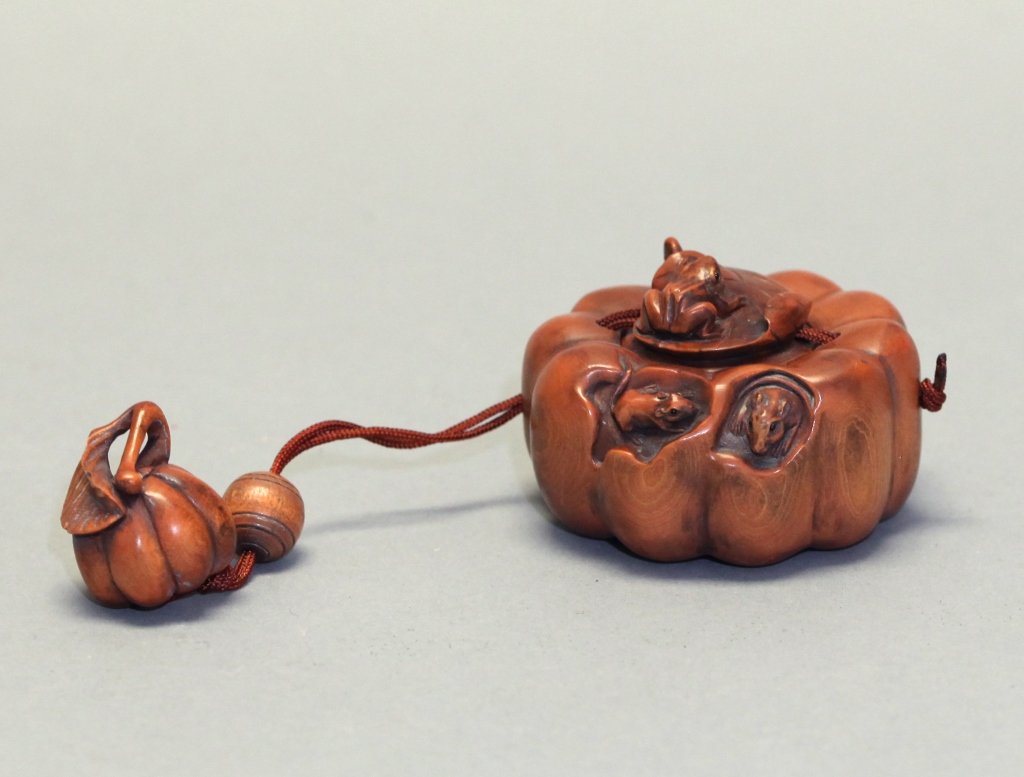 Japanese boxwood tobacco box (1 of 4)