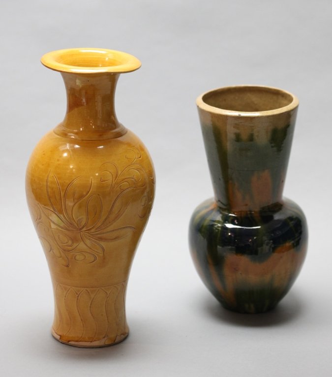 two Chinese ceramic vases, Republican period (1 of 5)