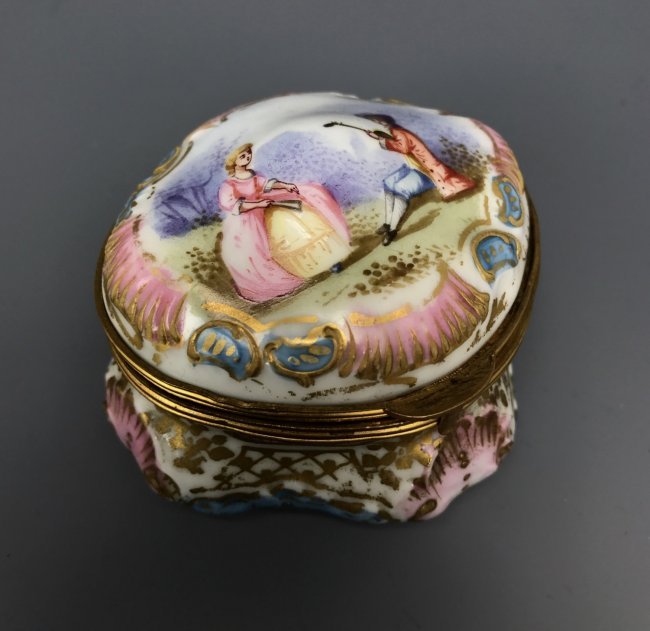 A GILT PORCELAIN PILL BOX (1 of 3)