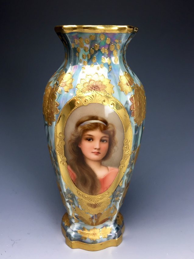 A ROYAL VIENNA PORTRAIT VASE SIGNED WAGNER (1 of 4)