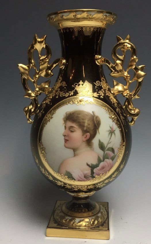 19TH CENTURY ROYAL VIENNA PORTRAIT VASE (1 of 4)