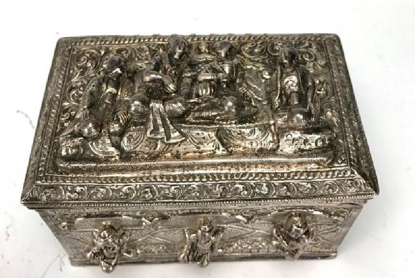 A VERY FINE BURMESE SILVER JEWLRY BOX (1 of 4)