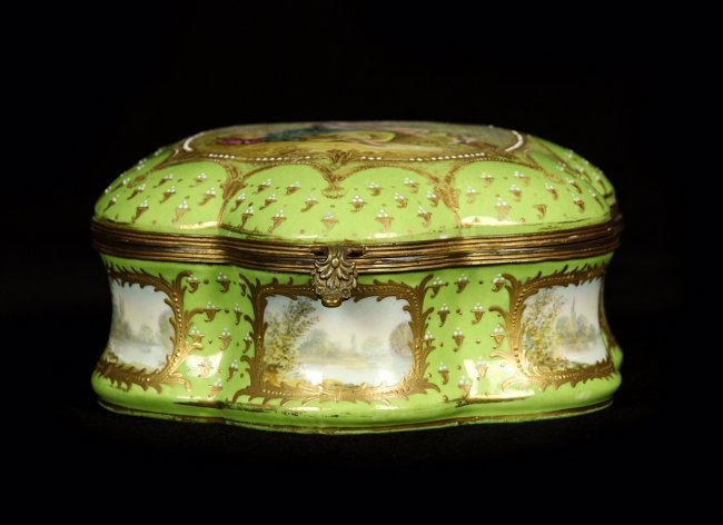 19TH CENTURY SEVRES PORCELAIN BOX (1 of 4)