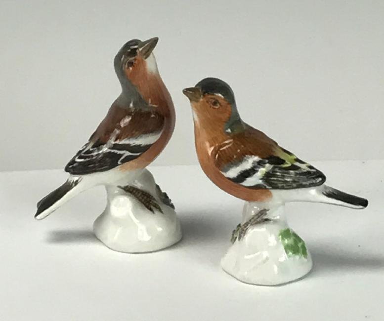 A PAIR OF MINIATURE MEISSEN BIRDS (1 of 3)