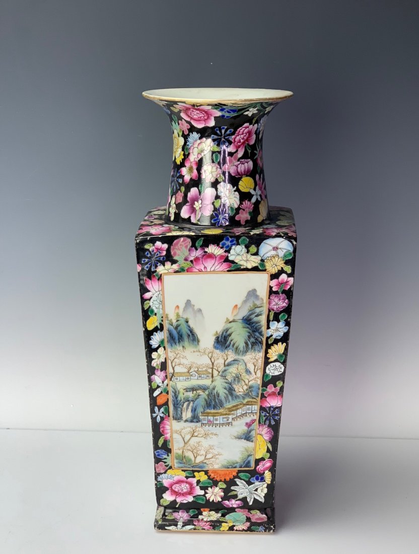 CHINESE REPUBLIC PORCELAIN VASE (1 of 8)