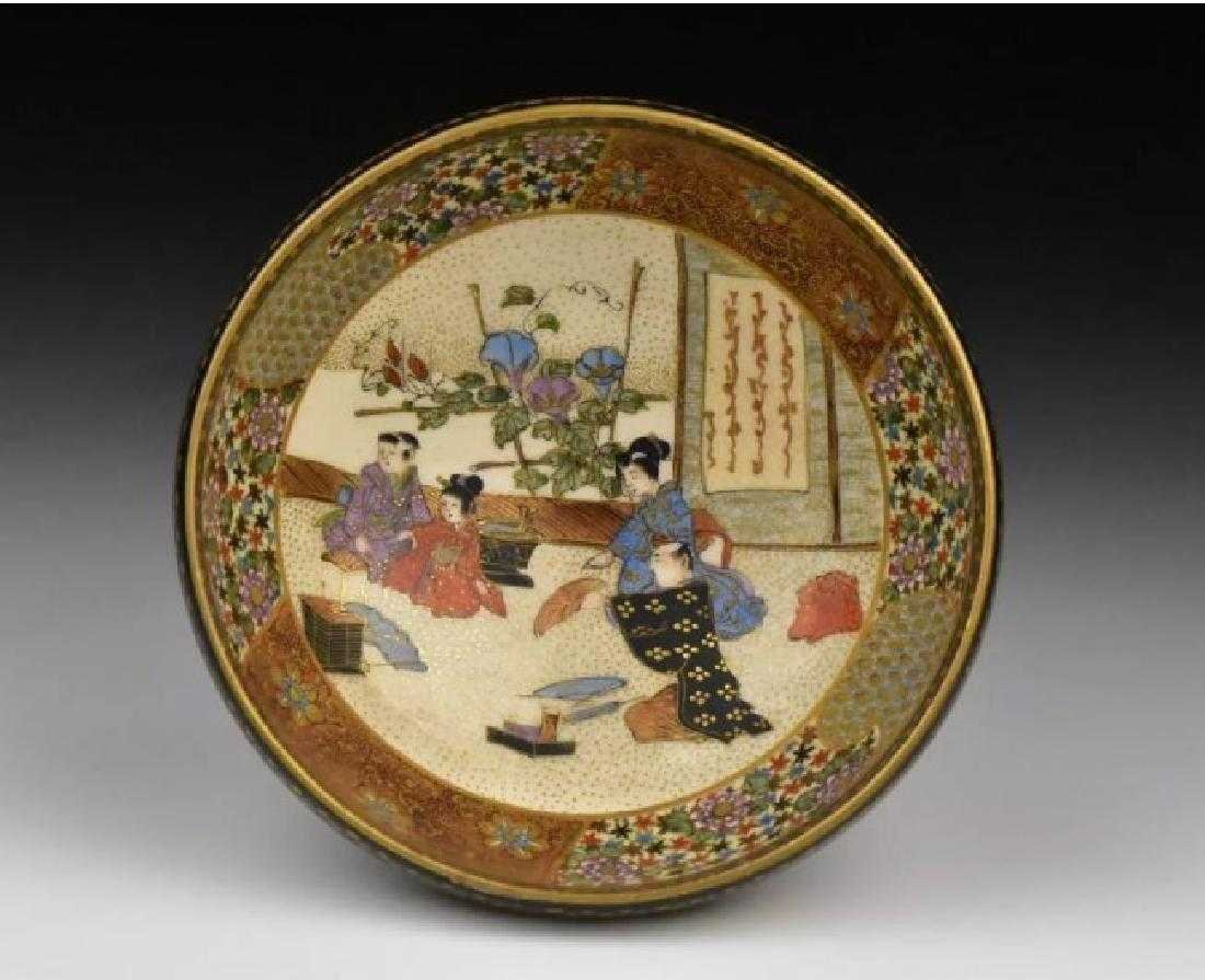 A GOOD MEIJI PERIOD SATSUMA BOWL: Circa 1900. Artist signed , measures 4.5" D ., 1.4" H. Good condition. Estimate $600-800