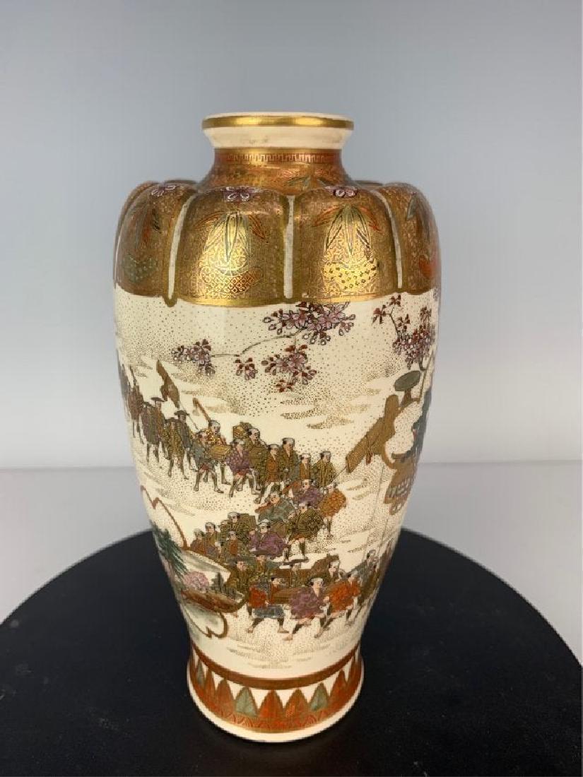 A GOOD JAPANESE MEIJI PERIOD SATSUMA VASE: Circa 1900. Measures 8" High. Good condition. Estimate $800-1.000