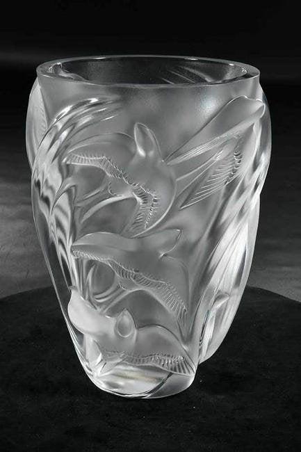 LALIQUE MARTINETS CRYSTAL VASE (1 of 4)