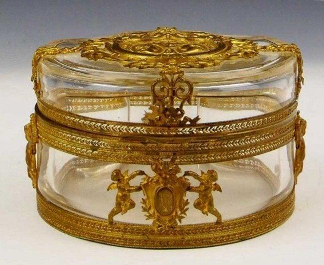BACCARAT GLASS AND DORE BRONZE BOX (1 of 4)