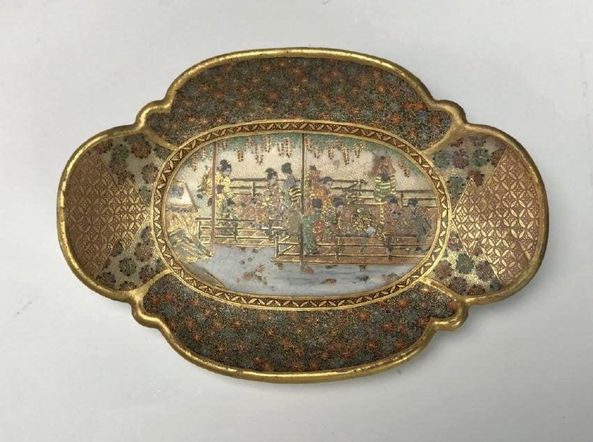 MEIJI PERIOD SATSUMA DISH (1 of 4)