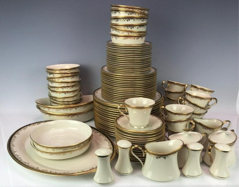 AN EXTENSIVE GILT LENOX ECLIPSE DINNER SET FOR 16 (1 of 6)