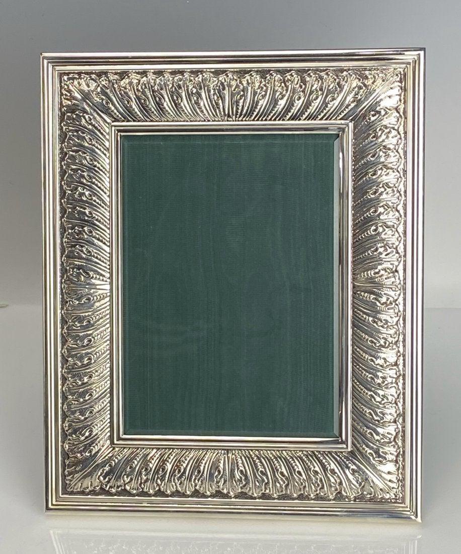 BUCCELLATI STERLING SILVER FRAME: photograph frame, size III, glazed and with easel back, 10-7/8 x 8-7/8 inches. Estimate $1.200-1.500