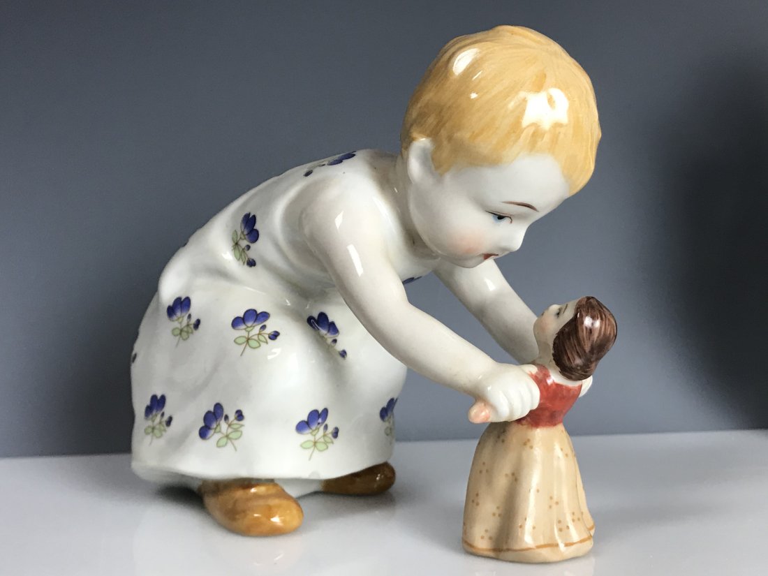 MEISSEN STYLE HENTSCHEL FIGURE (1 of 3)