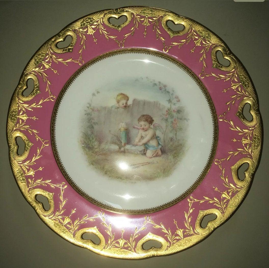 19TH C. RETICULATED MINTON PLATE: Measures 9 inches diameter. Good condition, minor fire crazing. Estimate $400-500
