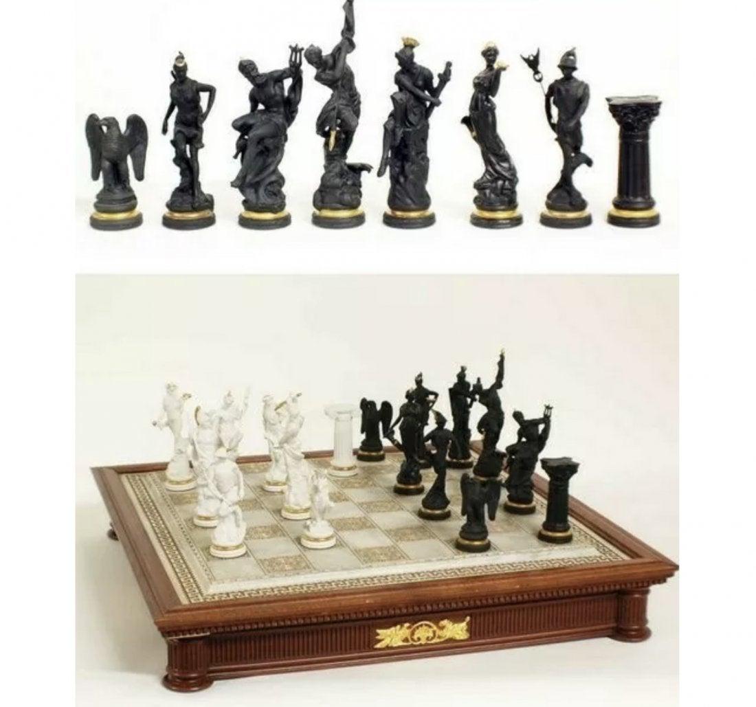 VERY RARE FRANKLIN MINT CHESS SET: With original brochure and coa , Completer set. Estimate $1.200-1.500