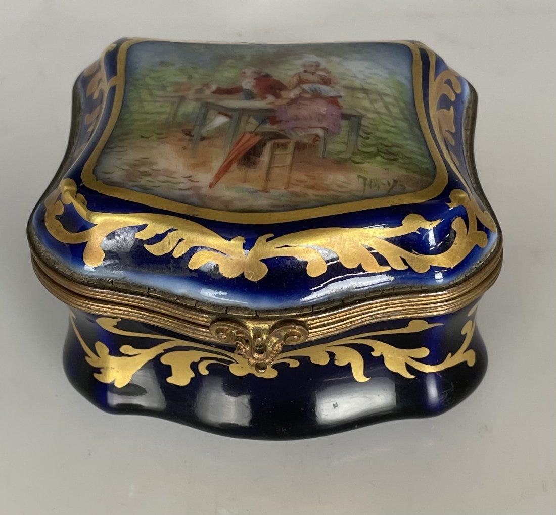 MINIATURE FRENCH SEVRES STYLE BOX (1 of 4)