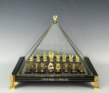 FRANKLIN MINT TUTANKHAMON CHESS SET: In good used condition. Estimate $3.000-4.000