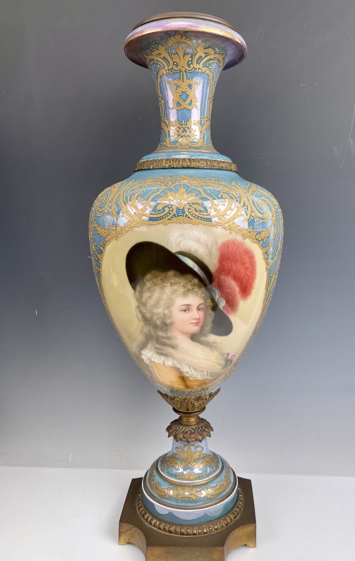 A LARGE ROYAL VIENNA PORTRAIT VASE SIGNED WAGNER (1 of 4)