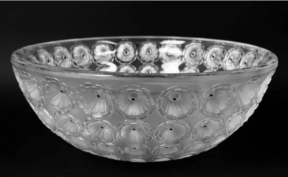 A LARGE LALIQUE BOWL (1 of 4)