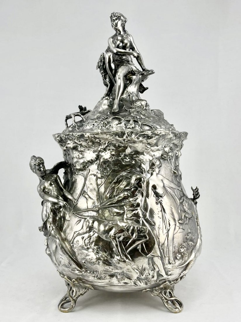 A LARGE SILVER PLATED BOWL (1 of 5)