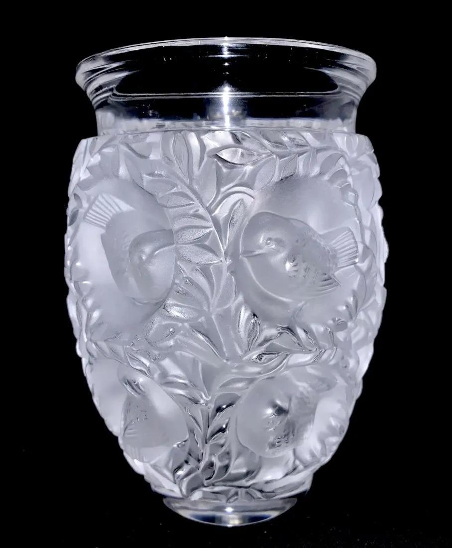 LALIQUE BAGATELLE BIRD VASE Sep 28, 2022 Louvre Antique Auction in CA