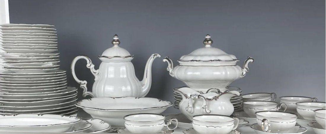 AN EXTENSIVE HEUTSCHENREUTER PORCELAIN DINNER SET FOR 8 (1 of 8)