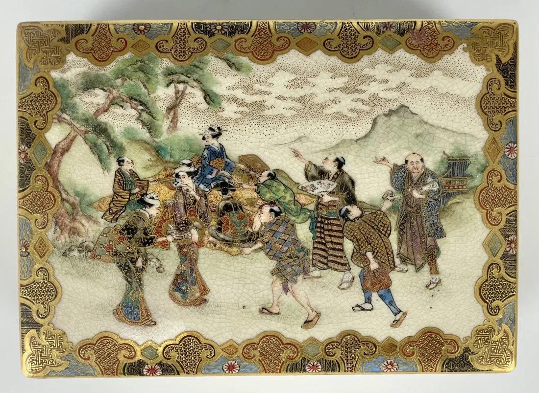 JAPANESE MEIJI PERIOD SATSUMA PORCELAIN BOX (1 of 7)