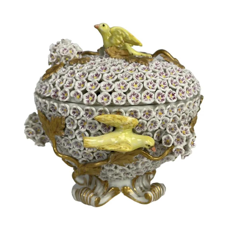 19TH C. RETICULATED MEISSEN SNOWBALL INCENSE BURNER: First quality mark. Some restoration to birds wings, otherwise in good condition.Estimate $2.500-3.000