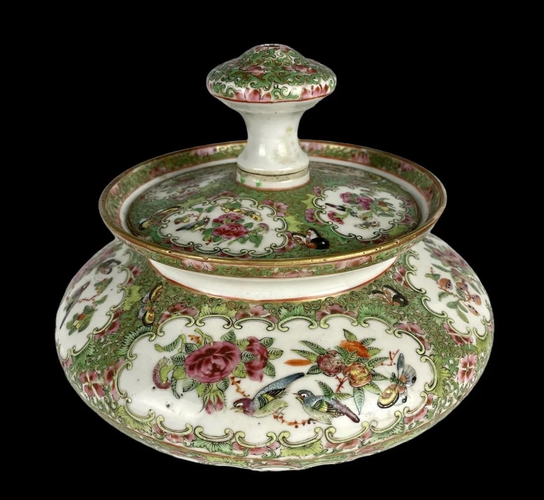 19TH C. CHINESE CANTON FAMILLE ROSE PORCELAIN BOWL AND COVER (1 of 4)